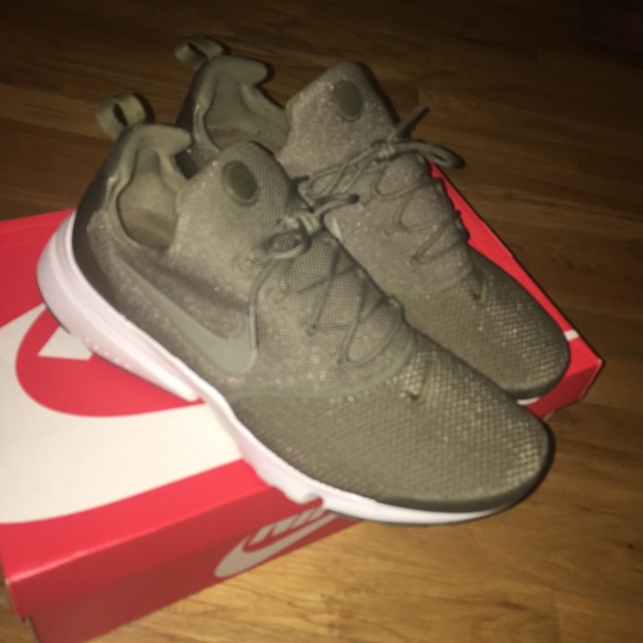 nike sneaker olive green